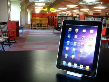 情報センターでiPad貸出開始