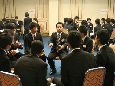 自由懇談会風景