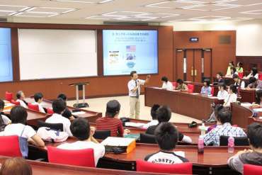 ユーストリームで全世界に生中継