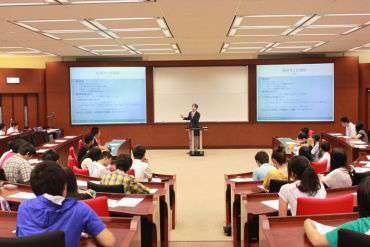 体験授業「行動経済学」はユーストリームで生中継