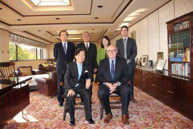 EDHECビジネススクールのDr. Olivier Oger院長と