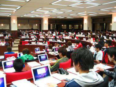 入学式翌週からは、パソコン講習会も開始します。