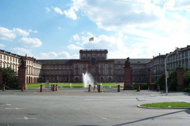University of Mannheim Business School