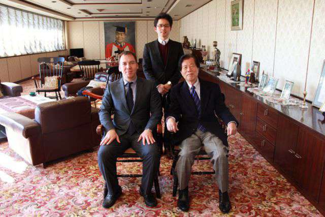 アルマティ経営大学 (旧、国際ビジネスアカデミー)より副学長であるRuslan Kozhakmetov先生と