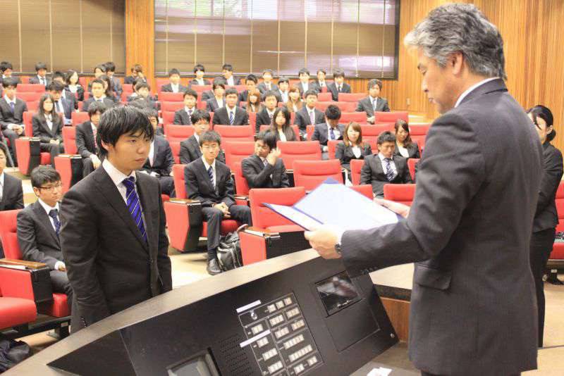 表彰される学生
