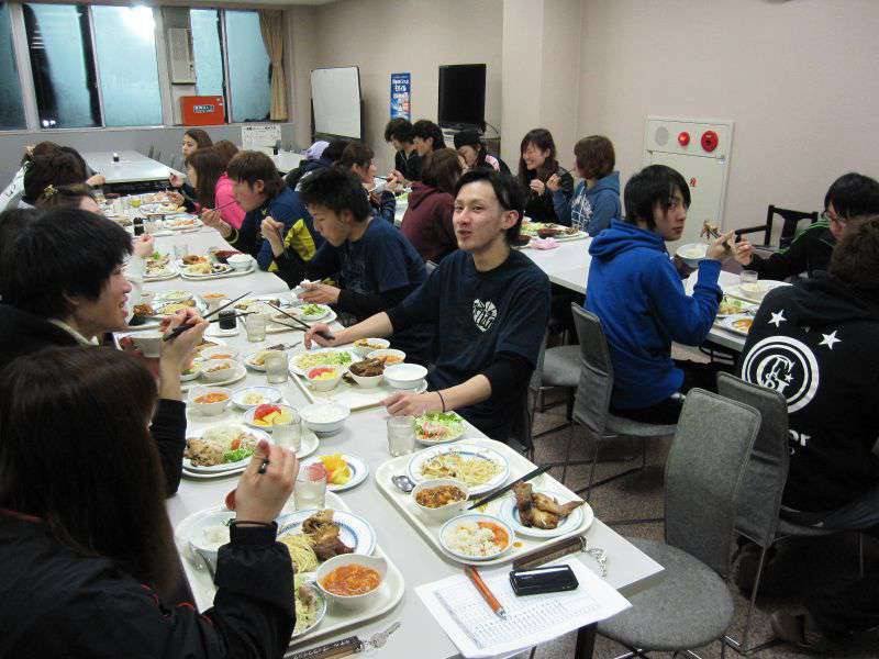 食事はビュッフェスタイル、お腹いっぱいになります