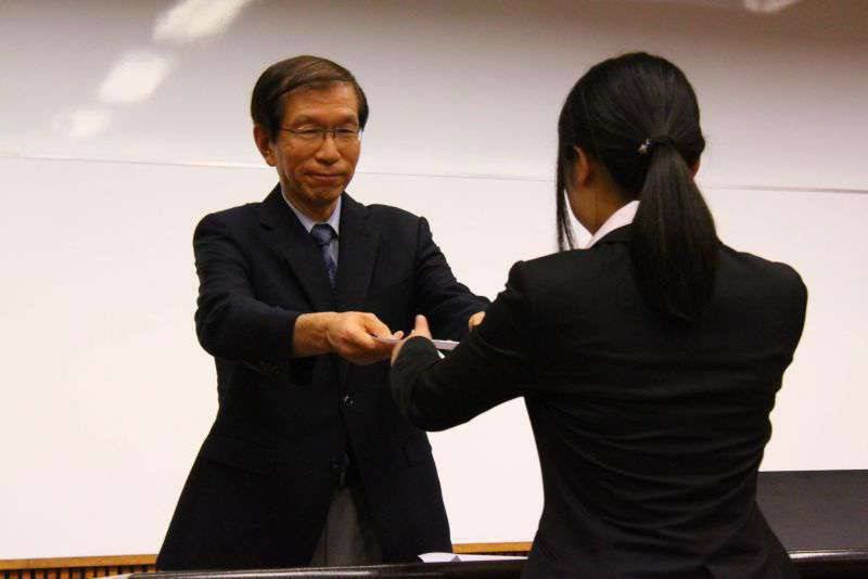 奨学生認定証授与式2