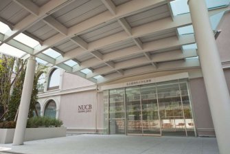 出入口はオートロック