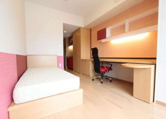 ベッドと本棚・デスク完備