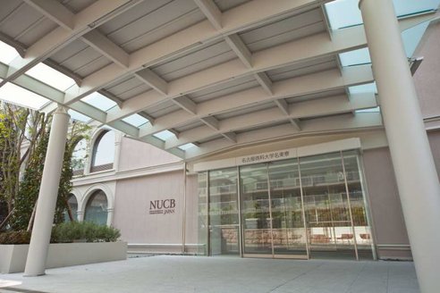 Entrance with auto-locked system