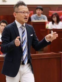 商学部・小野裕二教授