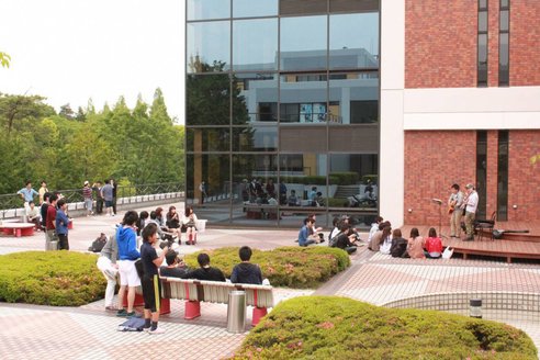 ウッドステージ（学生食堂）