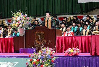 平成26年度学位記授与式｜学長挨拶