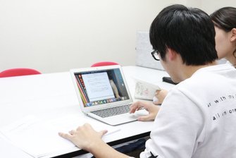 授業を終わったら、名古屋キャンパスで予習をしています