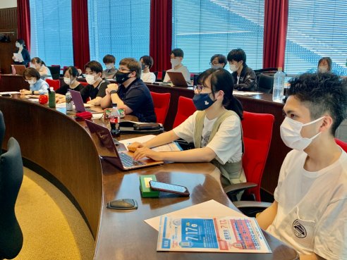 真剣に講座を聞いている様子