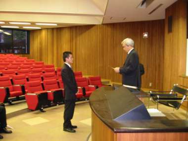 全員に手渡しで認定証が授与されました