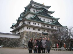 名古屋城前で記念撮影