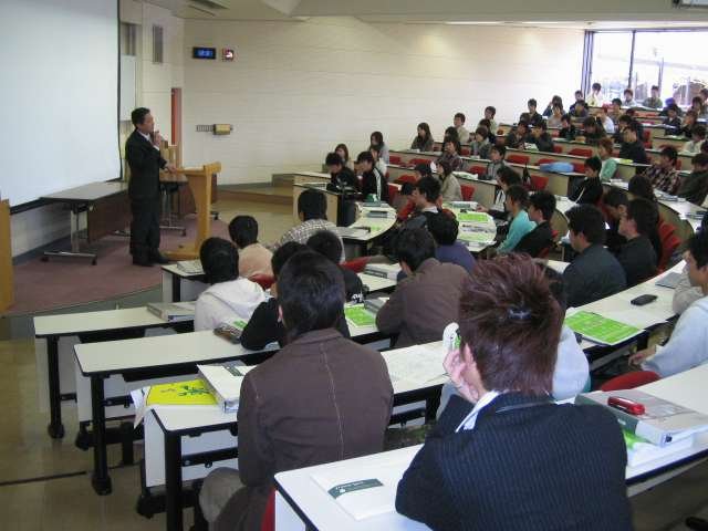 学生生活についての説明風景