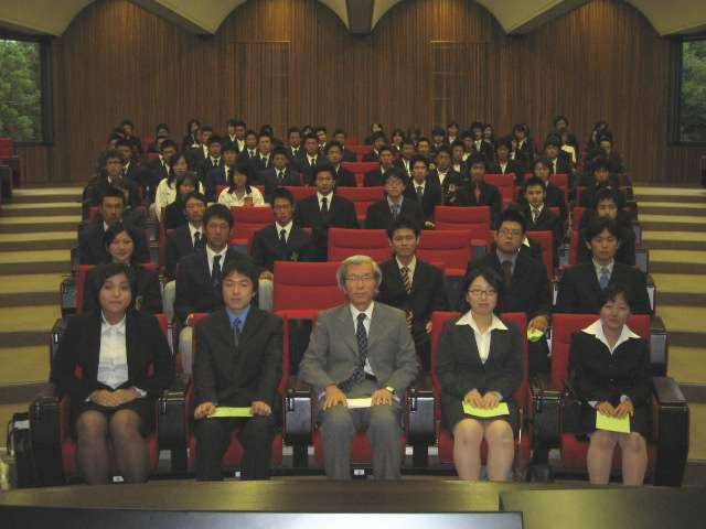 写真は平成18年度奨学生認定式より