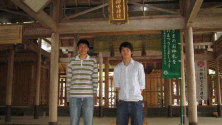 村の神田神社前にて