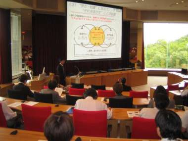 全教員が出席したFD会の様子