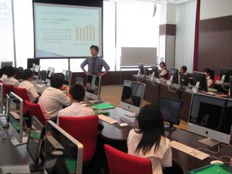 3DCGの講義を受ける高校生の皆さん