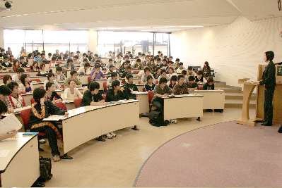 （株）学情の講師の方を招いて