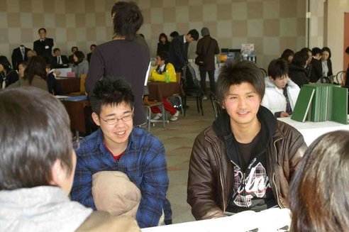 昨年開催した「新入生の集い」で留学について先輩の話しを聞く参加者