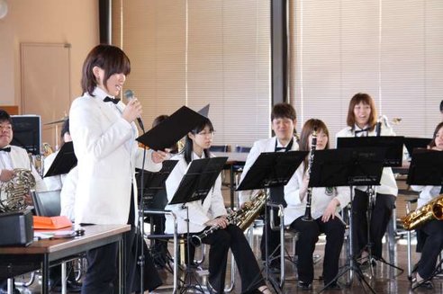 ランチタイムでは吹奏楽部が演奏を披露