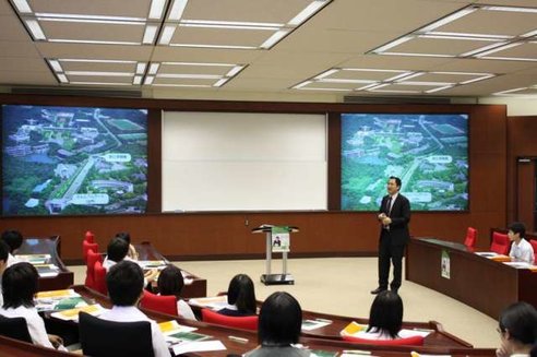 大学特色説明の様子