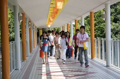 キャンパスクルーズ。CGC棟へ向かう途中。