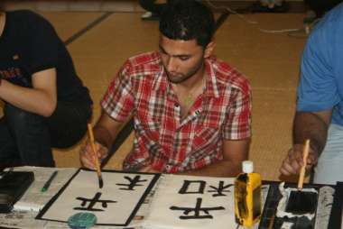 筆と半紙は初めてのZiad君