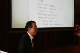 にこやかにお話しされる花島先生