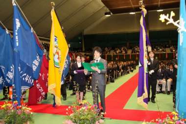 新入生代表宣誓をする橋本啓太さん