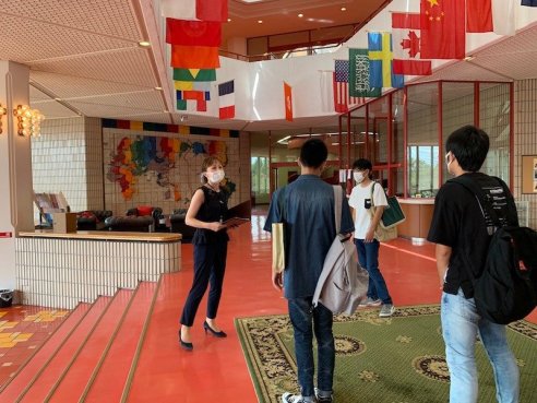 総合語学教育センターをご案内