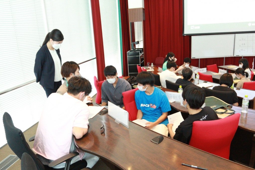 グループごとの討論の様子