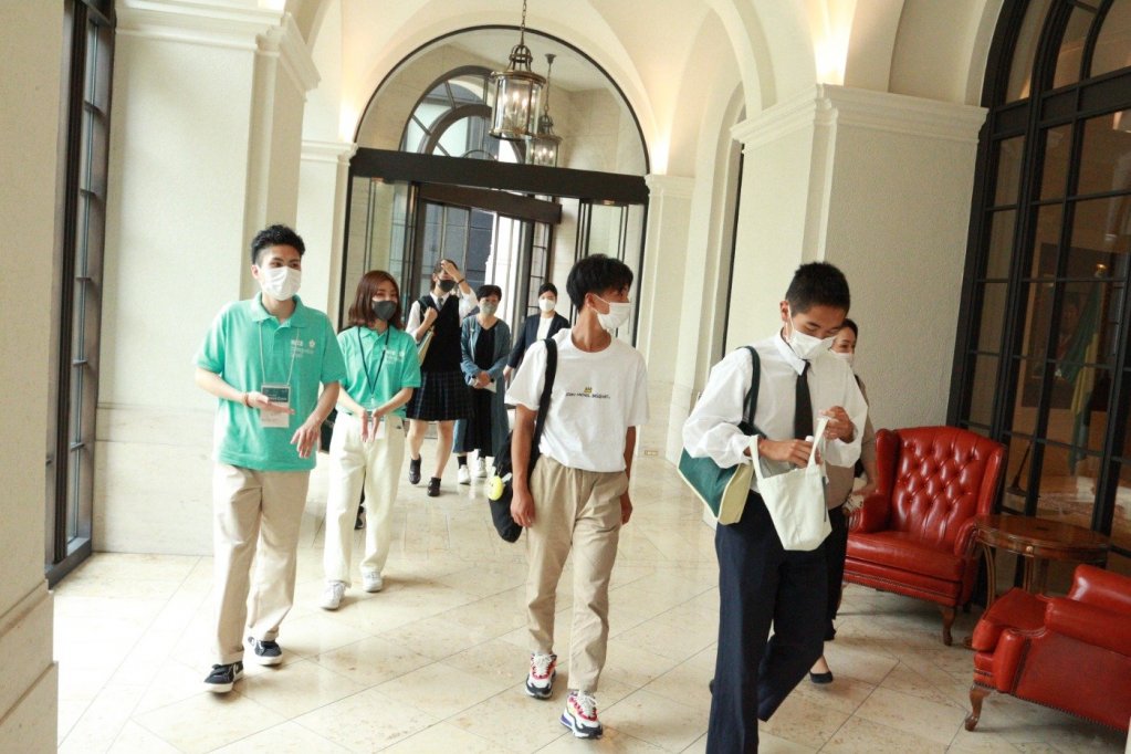 キャンパスツアーで丸の内タワーを見学