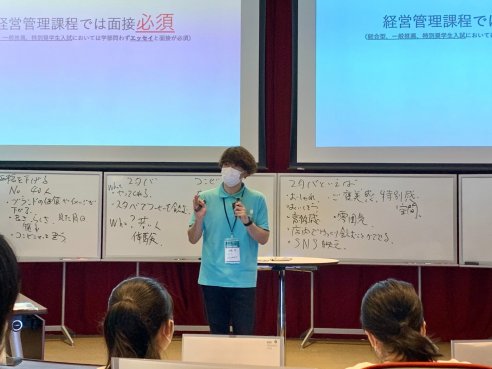 面接試験アドバイスの様子