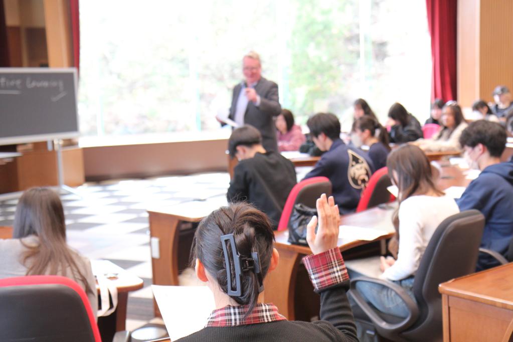 積極的に参加する参加者の皆さん