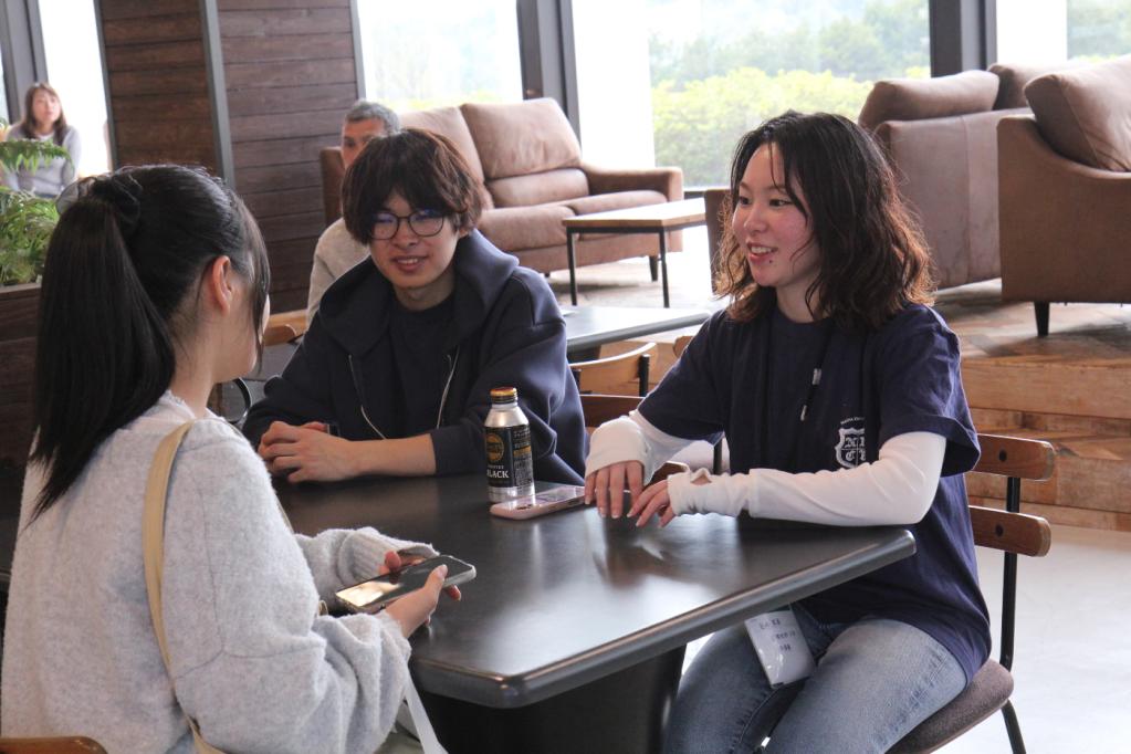 在学生との交流の様子