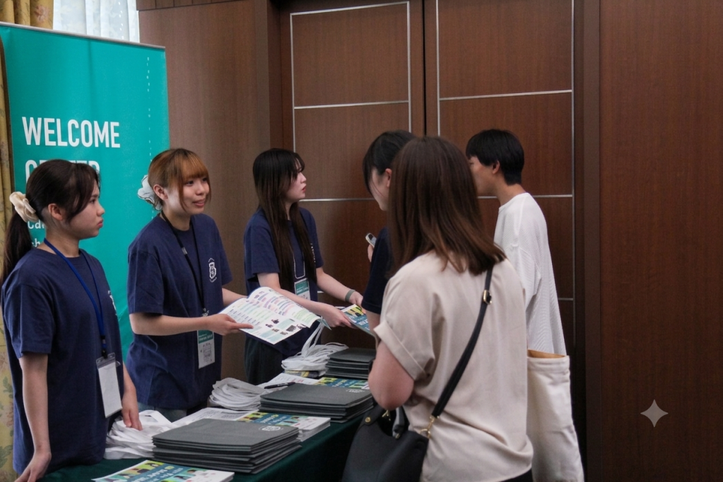 学生サポーターによる受付