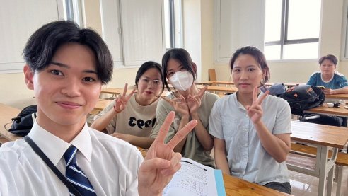 日本とベトナムのZ世代の比較をリサーチする今井さん