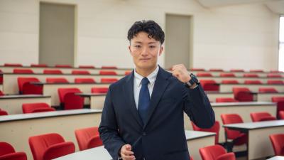 経済学部総合政策学科　安藤さん