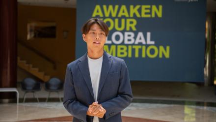 経済学部総合政策学科　新川さん