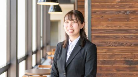 国際学部グローバル教養学科4年 小山花凜さん
