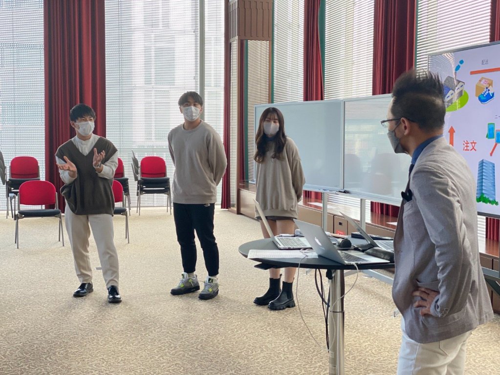 ビジネスコンテストに参加するプレゼン