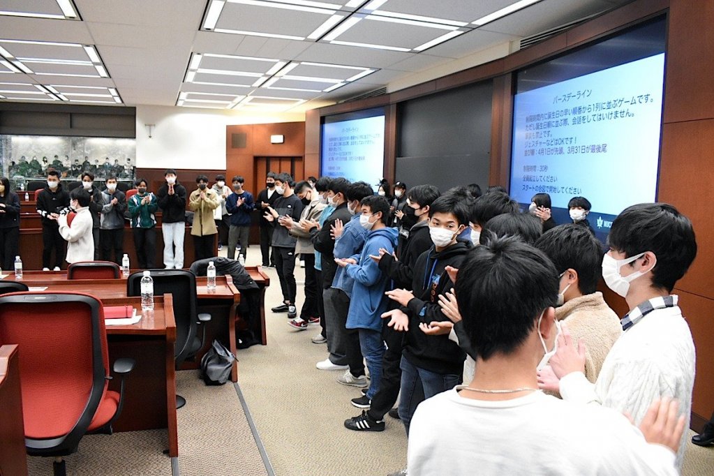 新入生同士のアイスブレイク「バースデーライン」の様子