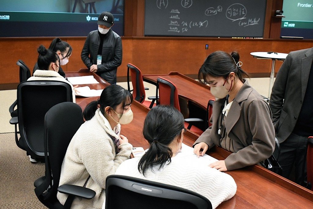 在学生サポーターとの個別相談で学生生活をイメージ